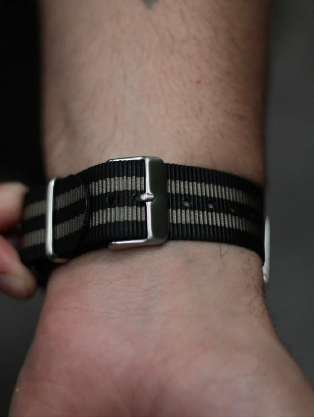 NATO STRAP MILITARY – BLACK & GREY